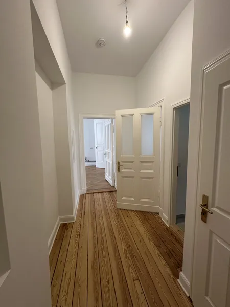Sanierte Altbauwohnung mit Balkon in Bestlage — photo 1